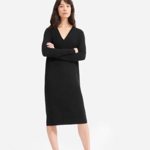 Everlane cashmere long sleeve v-neck dress size M